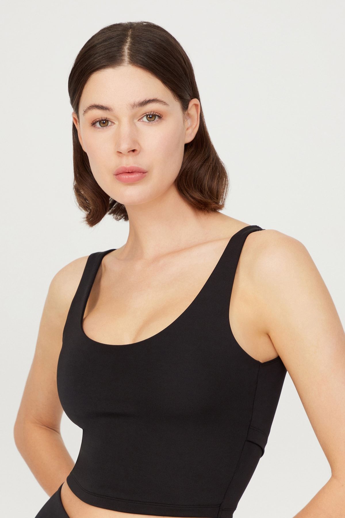 Siyah Hafif Destekli Sırt Detaylı Kaplı Crop Top Büstiyer Cropped