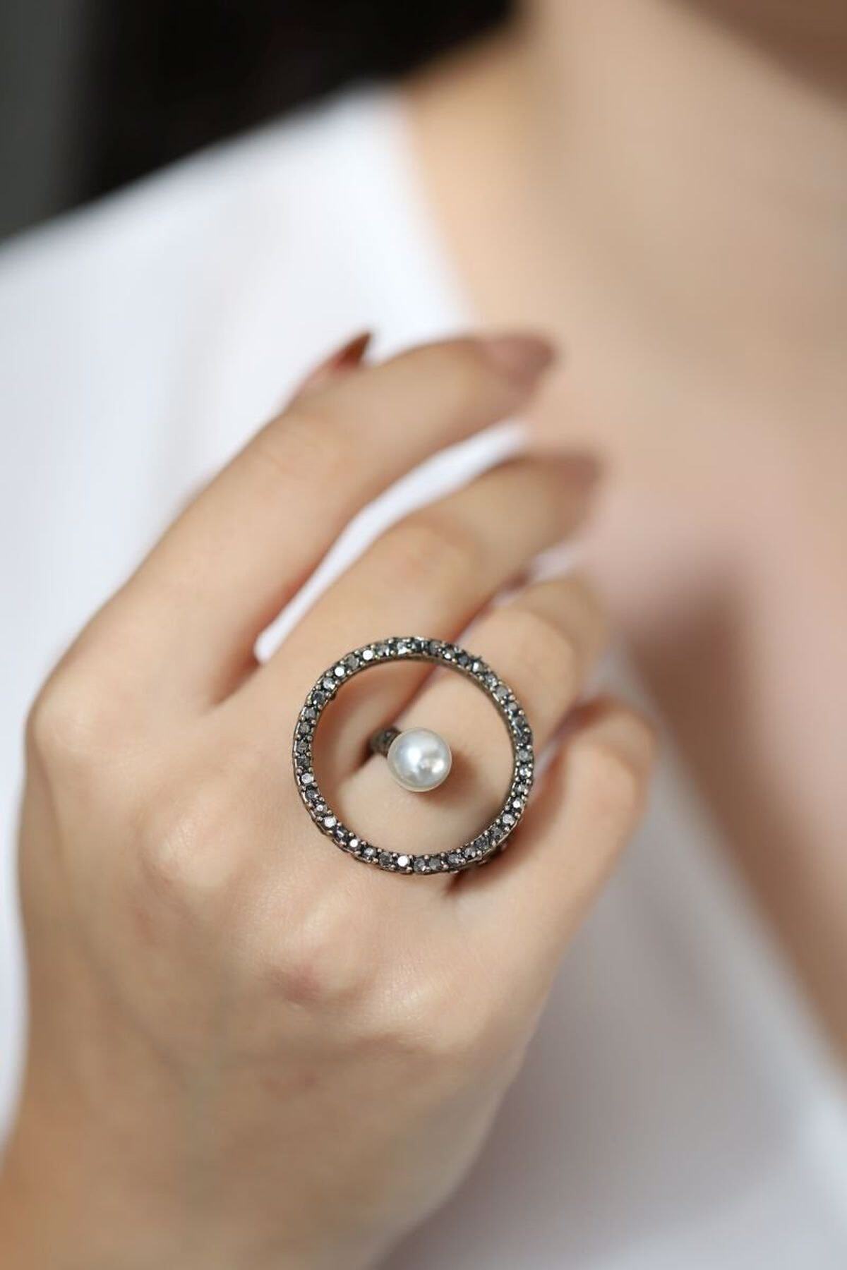 Zirkon Taşlı Inci Yüzük