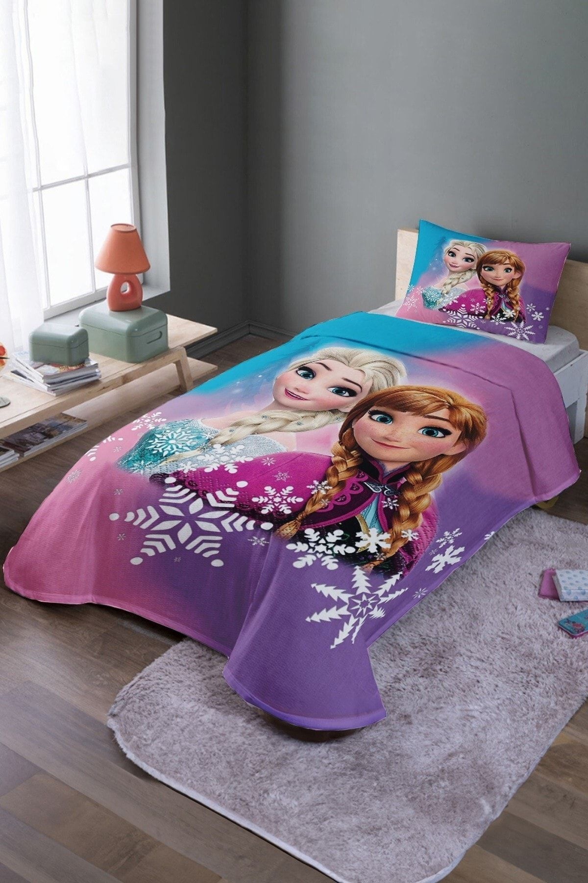 Pembe Mavi Elsa Desenli Tek Kişilik Yatak Örtüsü Ve Pike Takımı