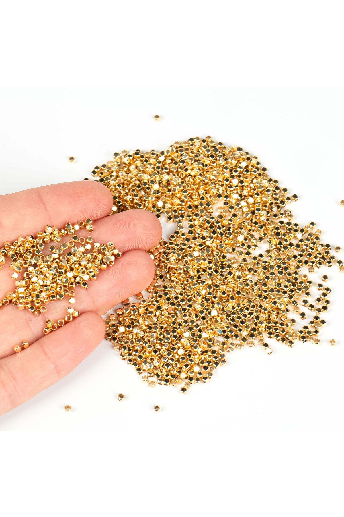 2 Mm Pirinç Üzeri Altın Kaplama Küp Boncuk, 1. Kalite Kararmaz Metal Küp Boncuk, (3 GRAM ~ 90 ADET)