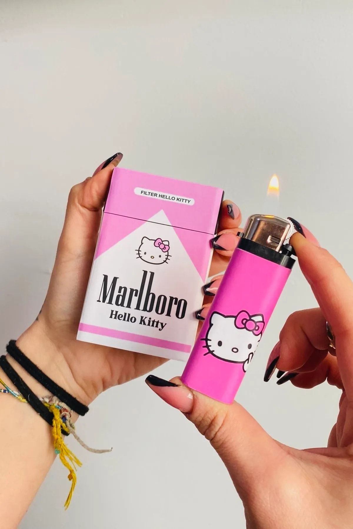 Hello Kitty Tabaka Seti Standart Plastik Sigara Tabakası Kutusu Ve Çakmak