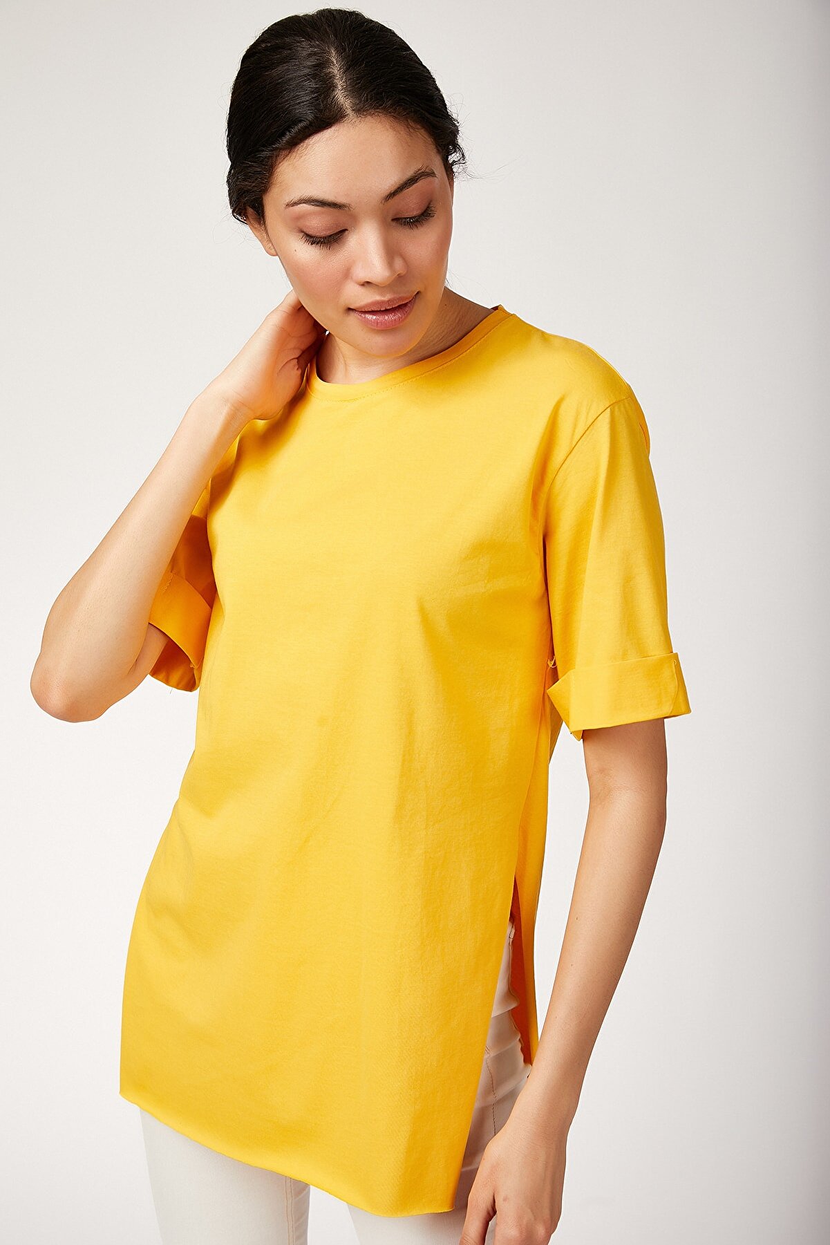 Happiness İstanbul Kadın Koyu Sarı Yandan Yırtmaçlı Penye Tshirt DD00510