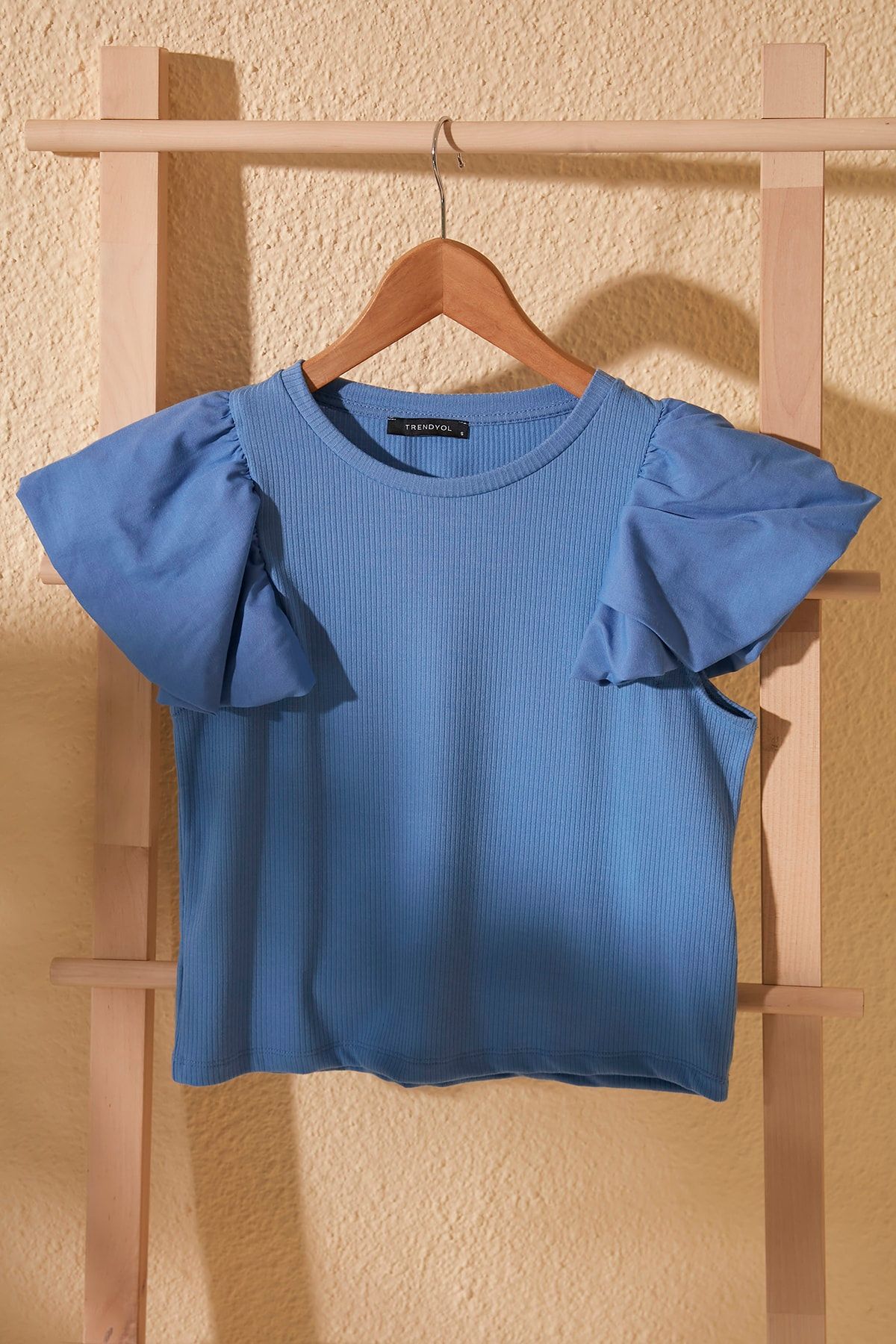 TRENDYOLMİLLA Mavi Volanlı Örme Bluz TWOSS20BZ1697