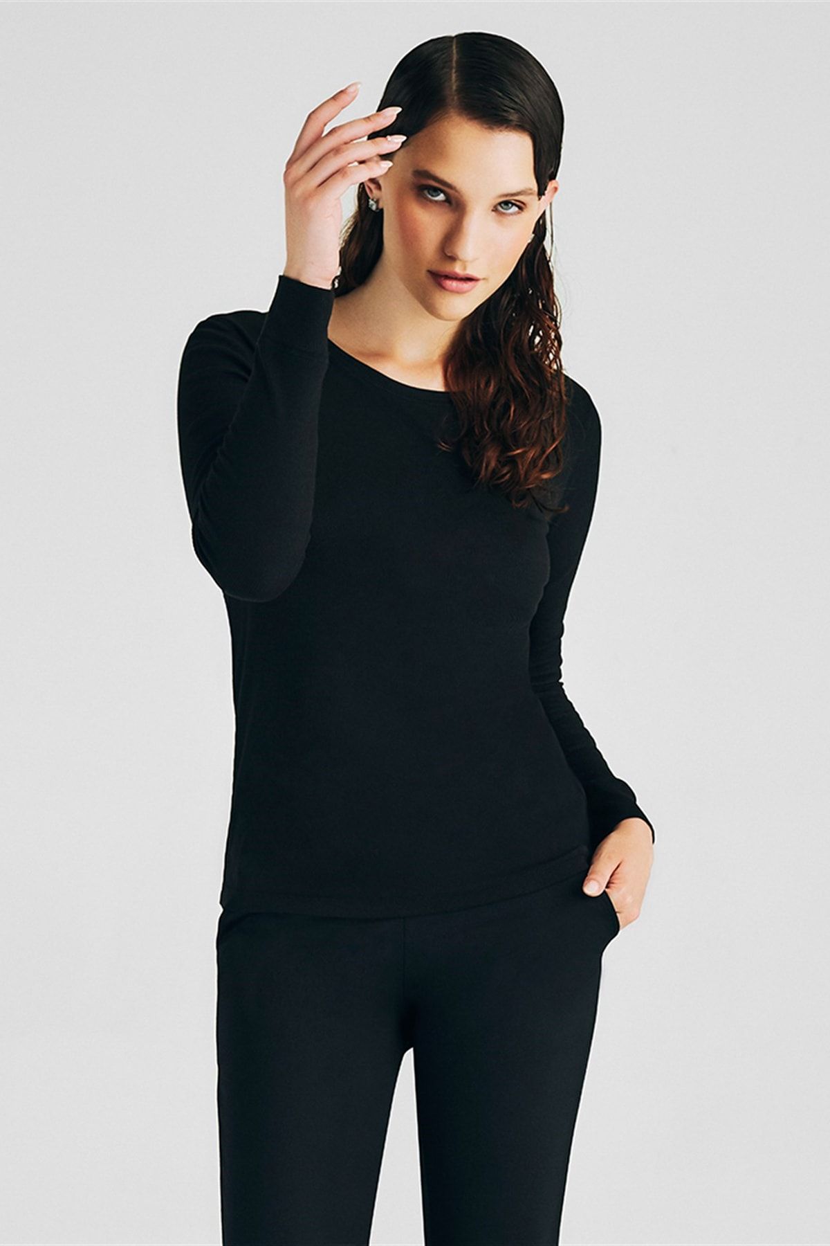 Pheri Kadın Siyah Yuvarlak Yaka Uzun Kol Basic T-shirt W1014
