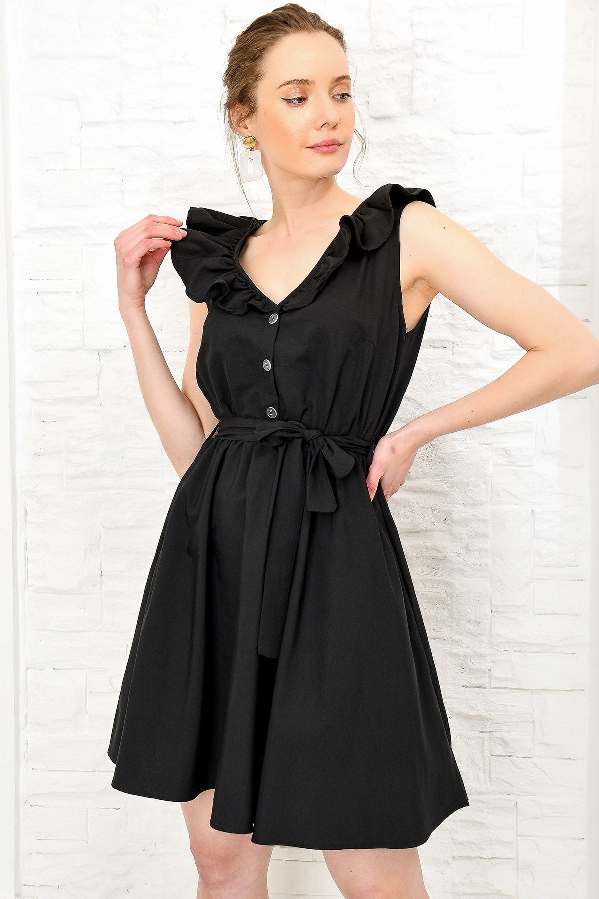 Trend Alaçatı Stili Kadın Siyah V Yaka Fırfırlı Dokuma Elbise ALC-X4062