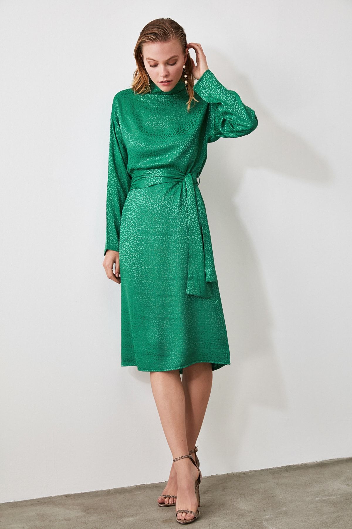 TRENDYOLMİLLA Yeşil Kuşaklı Elbise TWOAW20EL0257