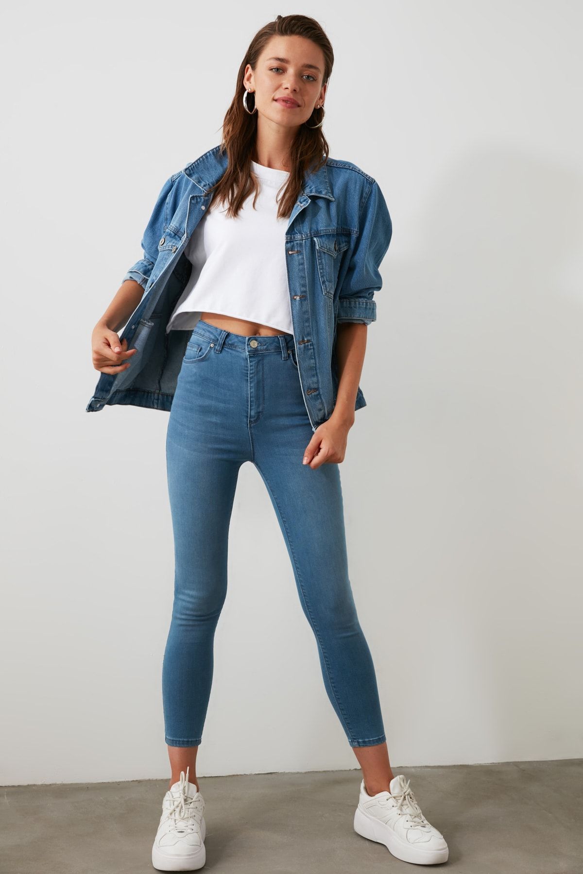 TRENDYOLMİLLA Mavi İncelten Etki Yüksek Bel Skinny Jeans TWOAW21JE0267