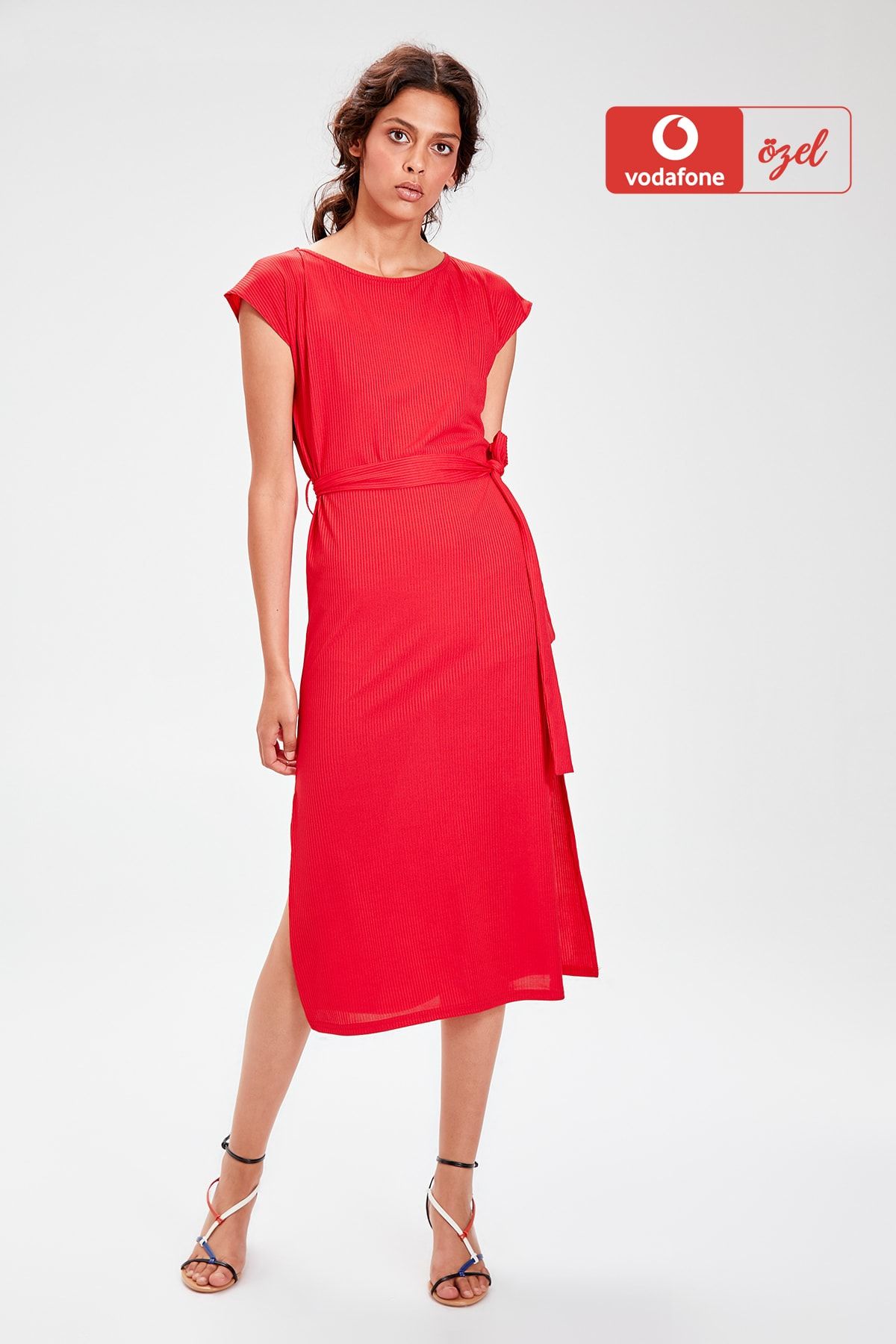 TRENDYOLMİLLA Kırmızı Yırtmaçlı Örme  Elbise TWOAW20EL0590