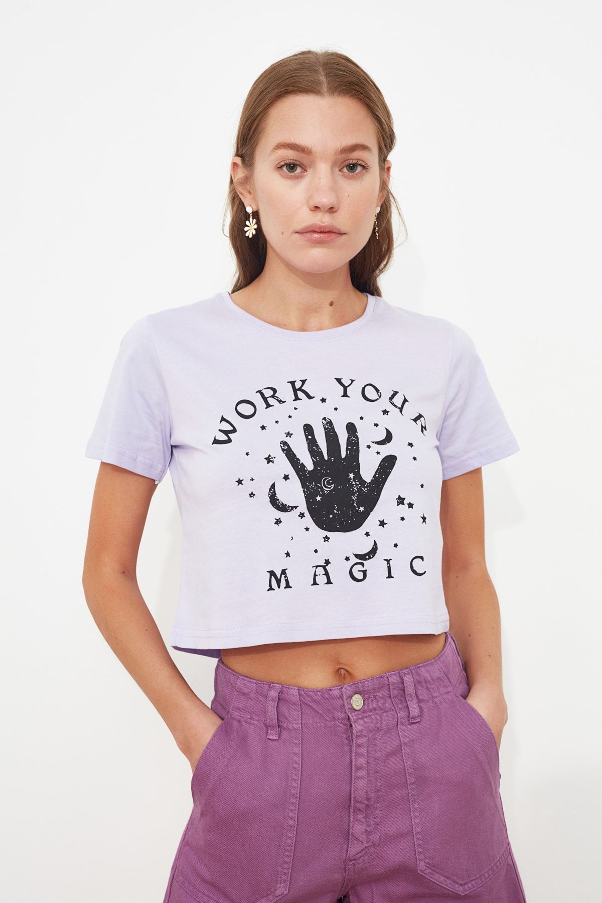 TRENDYOLMİLLA Lila Baskılı Crop Örme T-Shirt TWOSS21TS1715