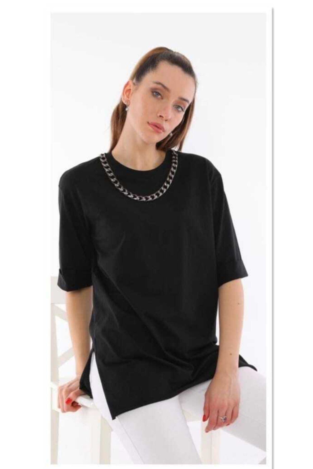VAAV BUTİK Kadın Siyah Yakası Zincirli T-shirt