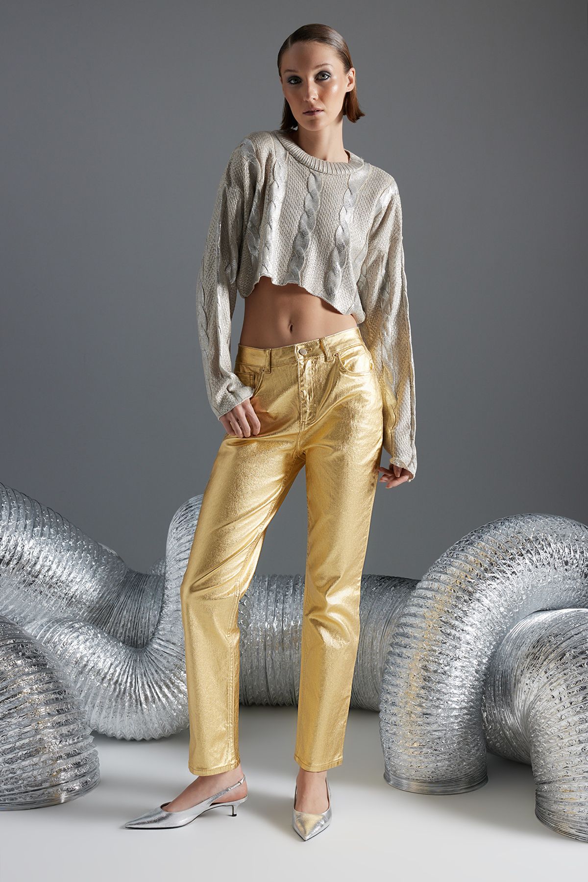 TRENDYOLMİLLA Altın Parlak Metalik Baskılı Yüksek Bel Straight Jeans TWOSS23JE00243