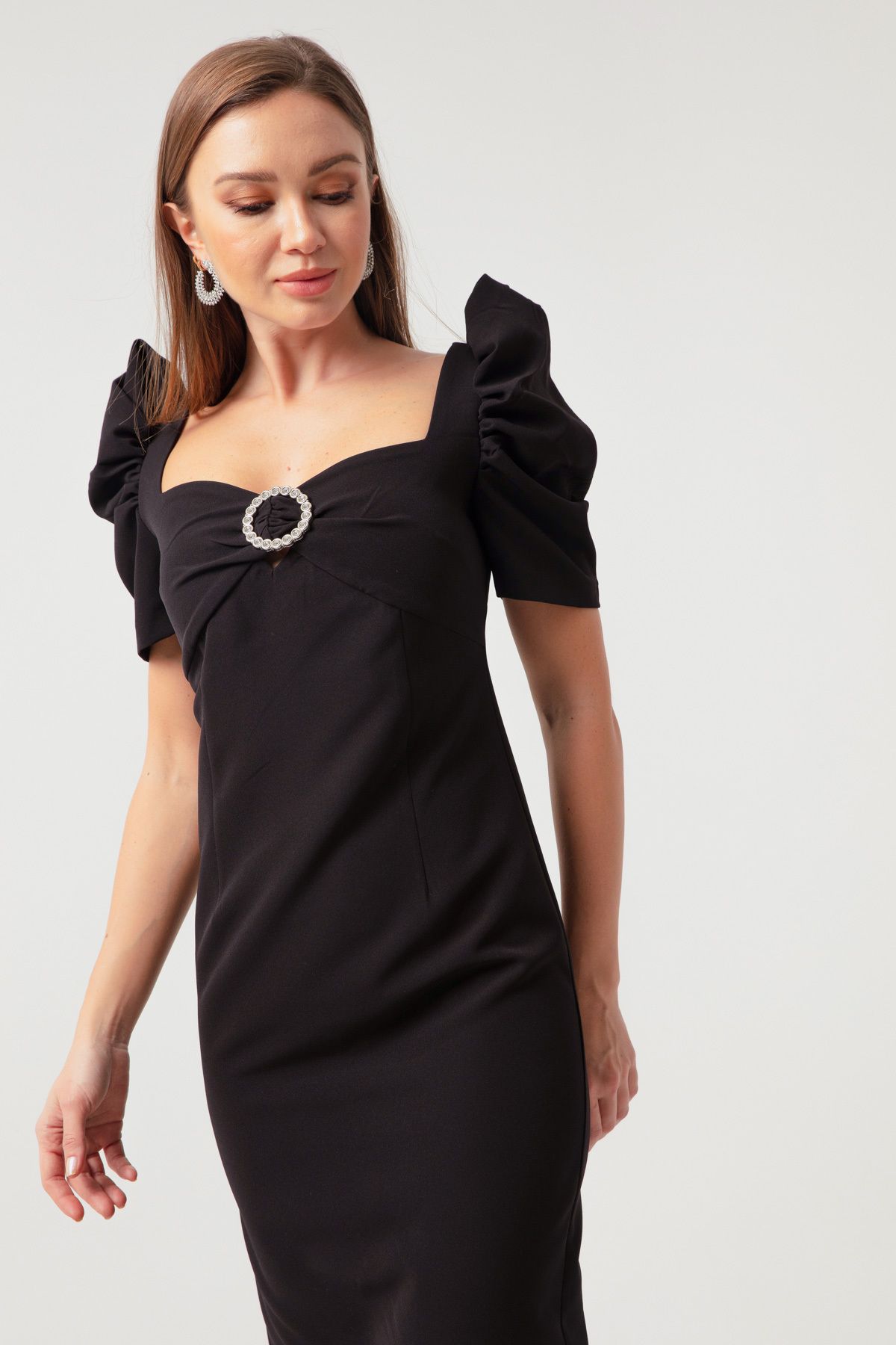 Lafaba Kadın Siyah Taşlı Tokalı Balon Kollu Elbise
