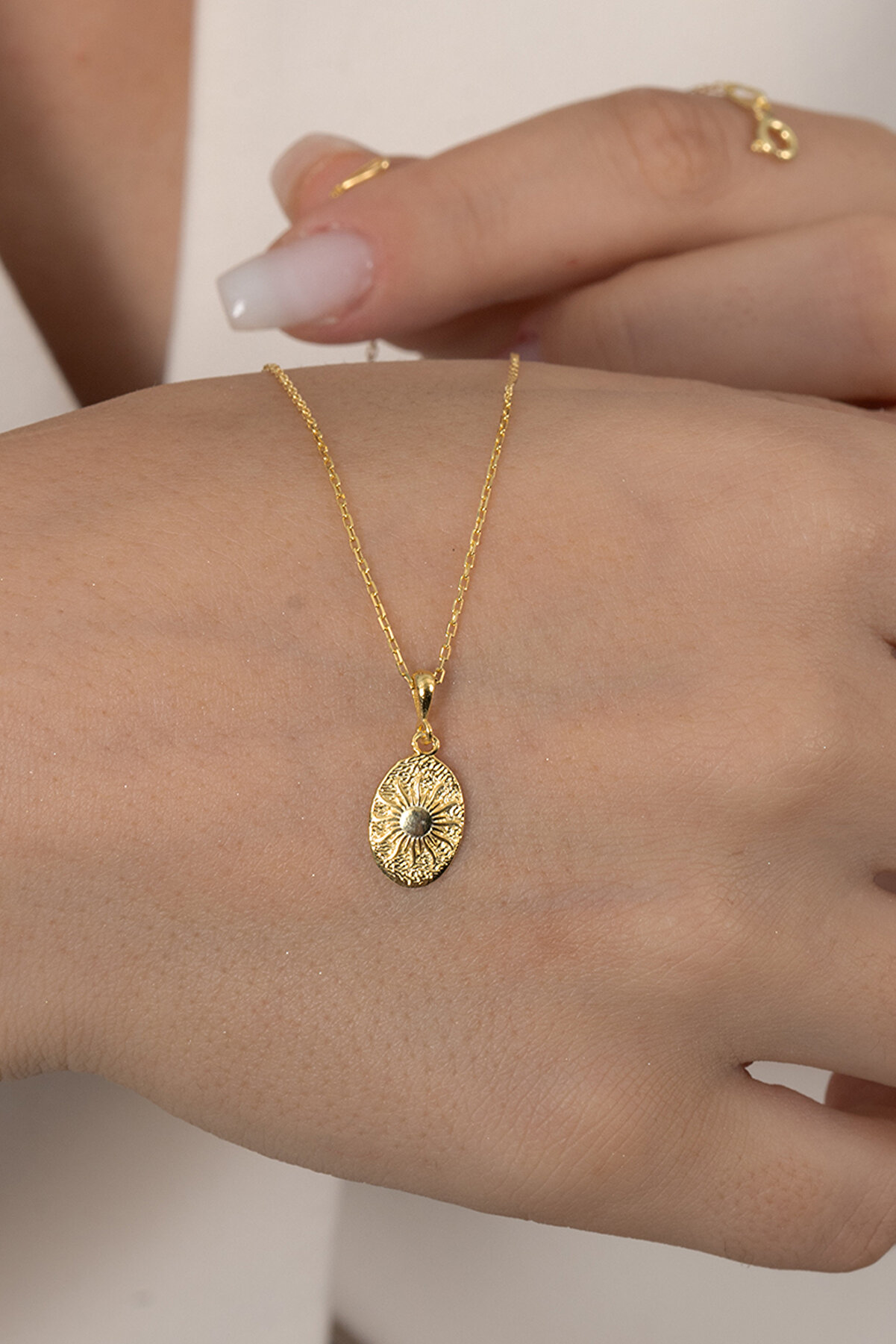 Söğütlü Silver Gümüş Altın Yaldızlı Güneş Kabartmalı Antik Para Kolye SGTL12676GUNES