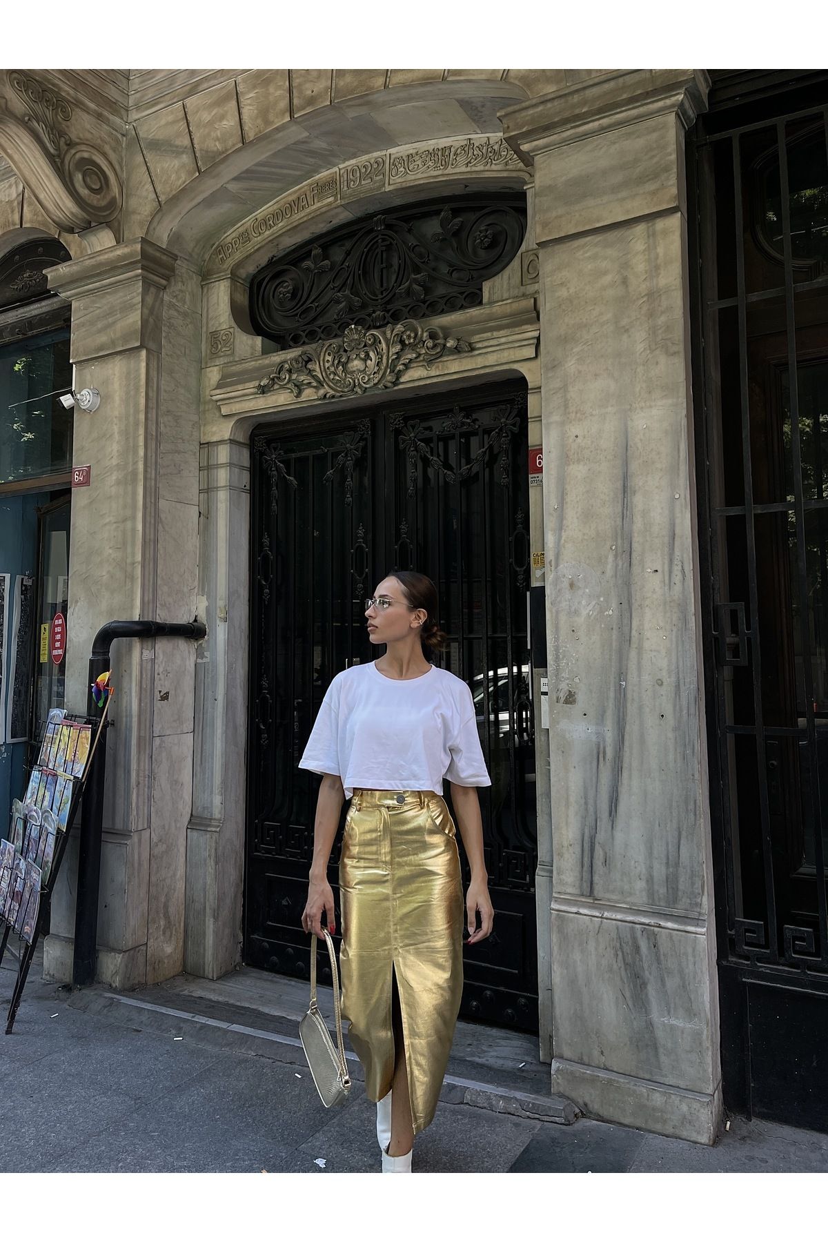 Eke Tekstil Altın Kadın Yırtmaç Detaylı Parlak Yüksek Bel Kalem Etek