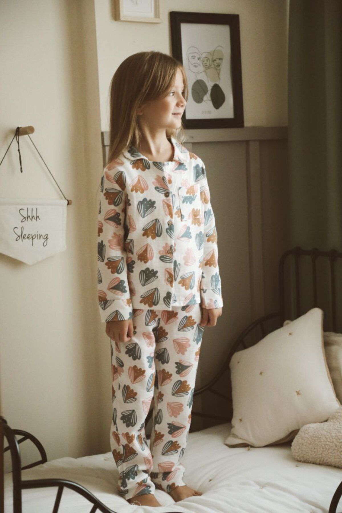 Lolliboomkids Kız Çocuk Düğmeli Pijama Takımı Gömlek Yaka Retro Çiçekli Pastel Renkler Ev Giyim -Müslin Pamuklu