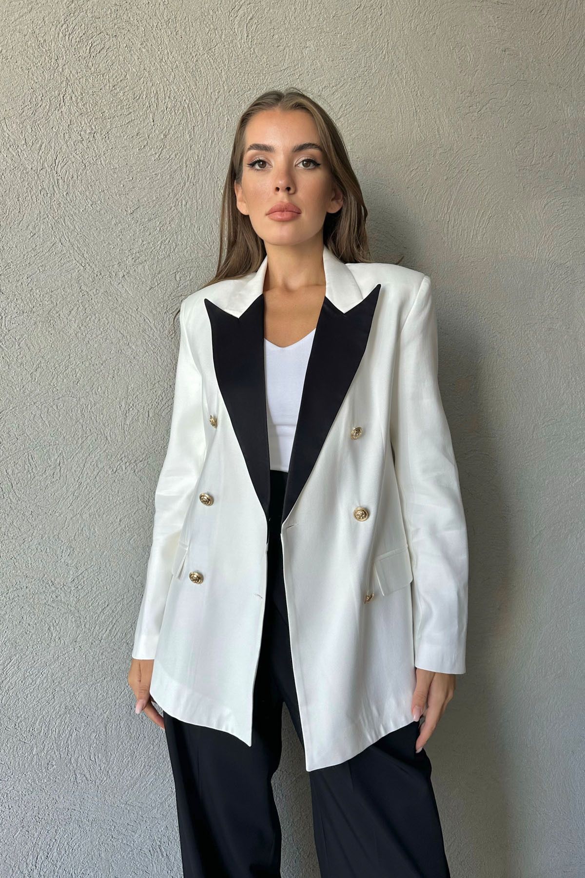 Seda Yalçın Atelier Beyaz Yakası Garni Detaylı Tasarım Blazer Ceket