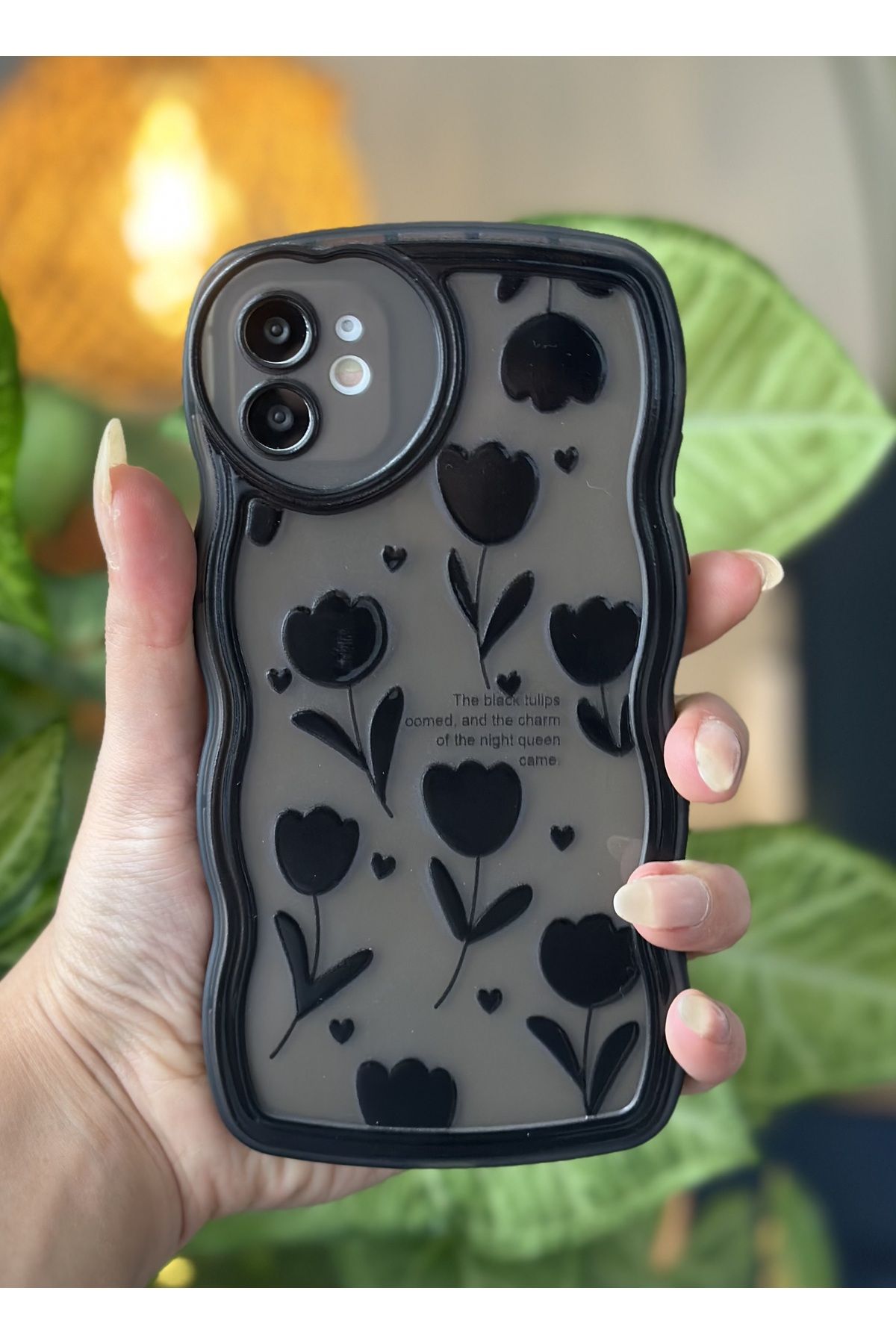 Go Aksesuar Iphone 11 Uyumlu Dalgalı Kenar Siyah Lale Kalp Kamera Tasarımlı Silikon Kamera Korumalı Kılıf