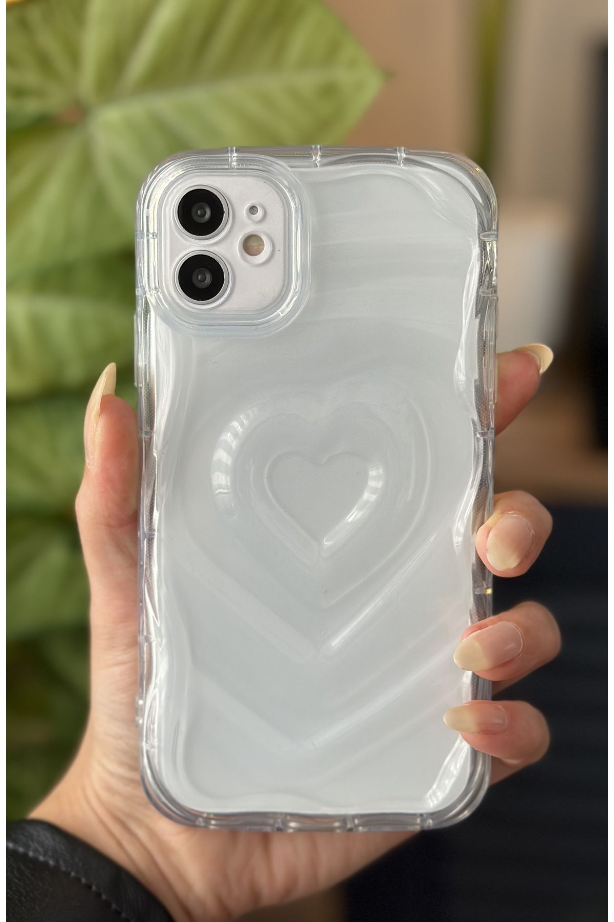 Go Aksesuar Apple Iphone 11 Uyumlu 3D Kalp Kabartma Desenli Darbe Önleyici Kamera Korumalı Şeffaf Silikon Kılıf