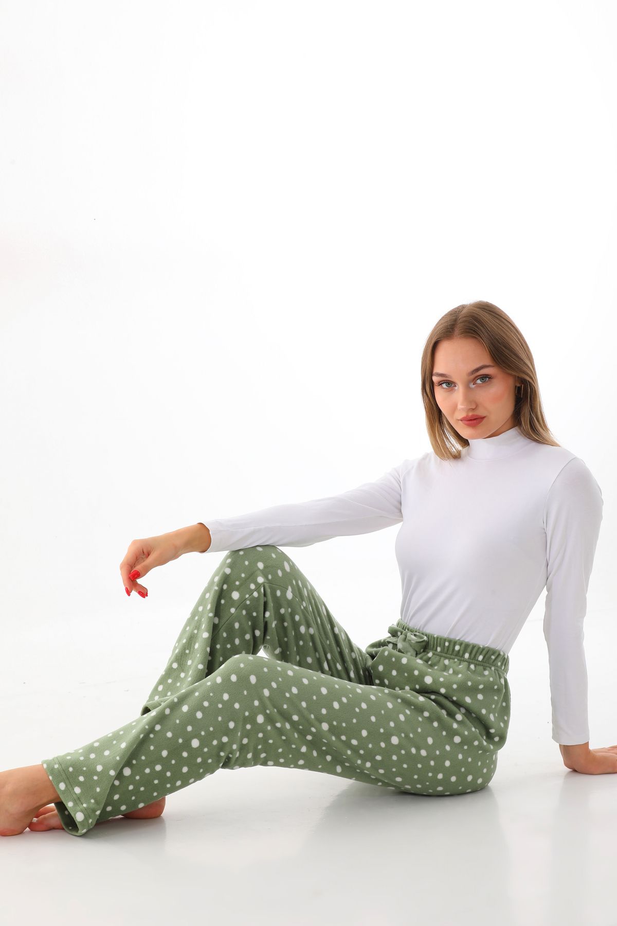 Arvin Pijama Kadın Yeşil Puantiye Baskılı Yumuşak Dokulu Kadife Pijama Altı