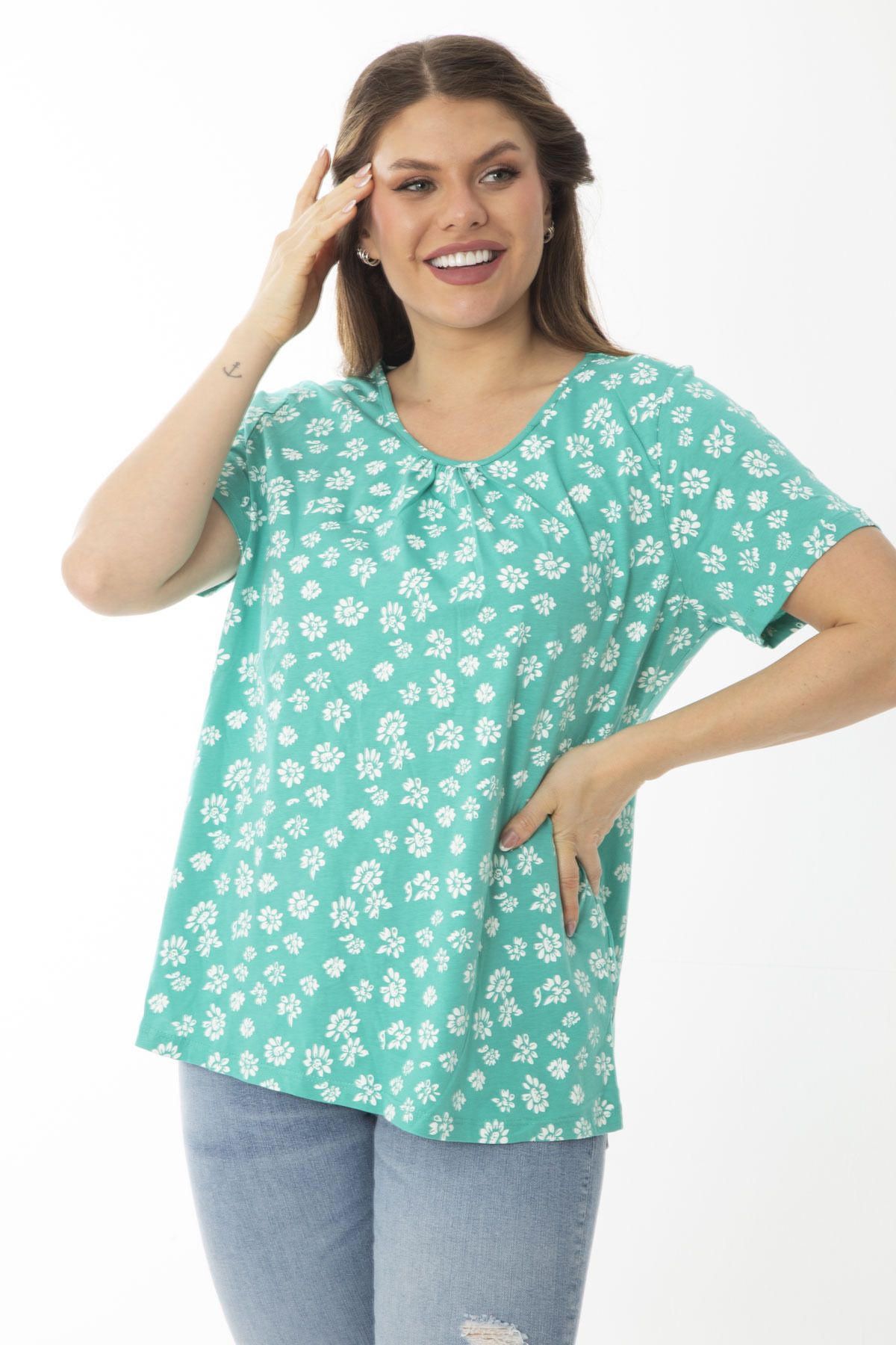 Şans Kadın Büyük Beden Yeşil Pamuk Kumaş Yakası Büzgü Detaylı Desenli Bluz 65N37028