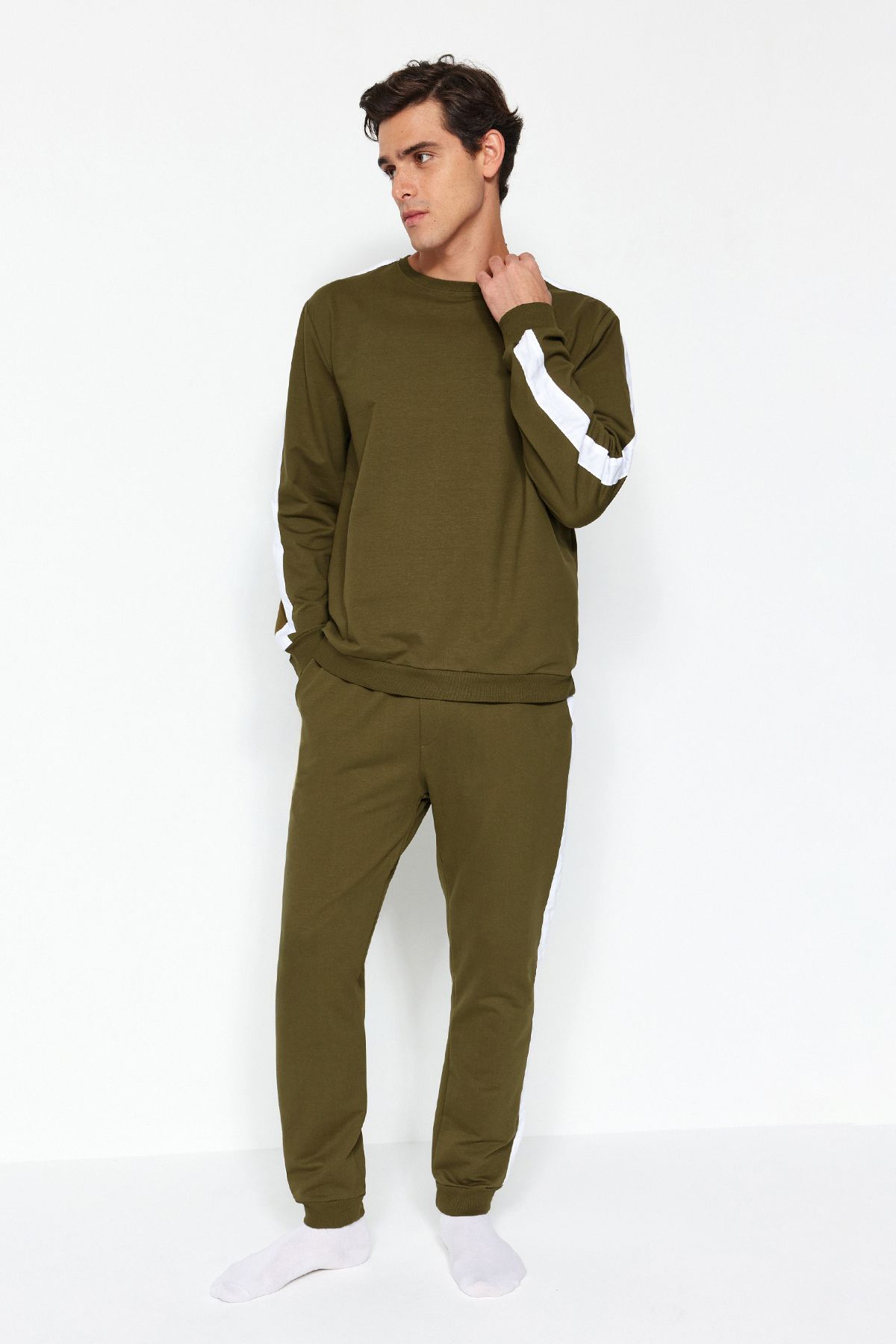 TRENDYOL MAN Koyu Yeşil Yanları Şeritli Örme Pijama Takımı THMAW21PT0828