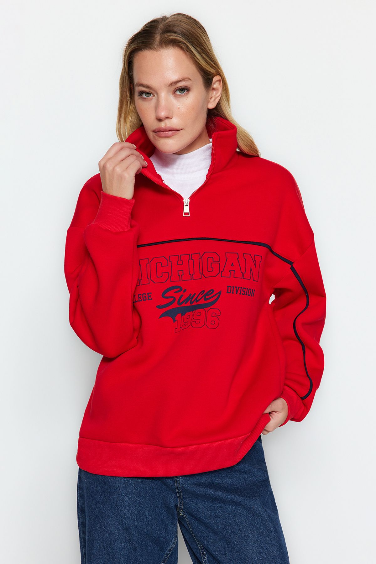 TRENDYOLMİLLA Kırmızı Fermuarlı Baskılı Oversize Kalın İçi Polarlı Örme Sweatshirt TWOAW24SW00184