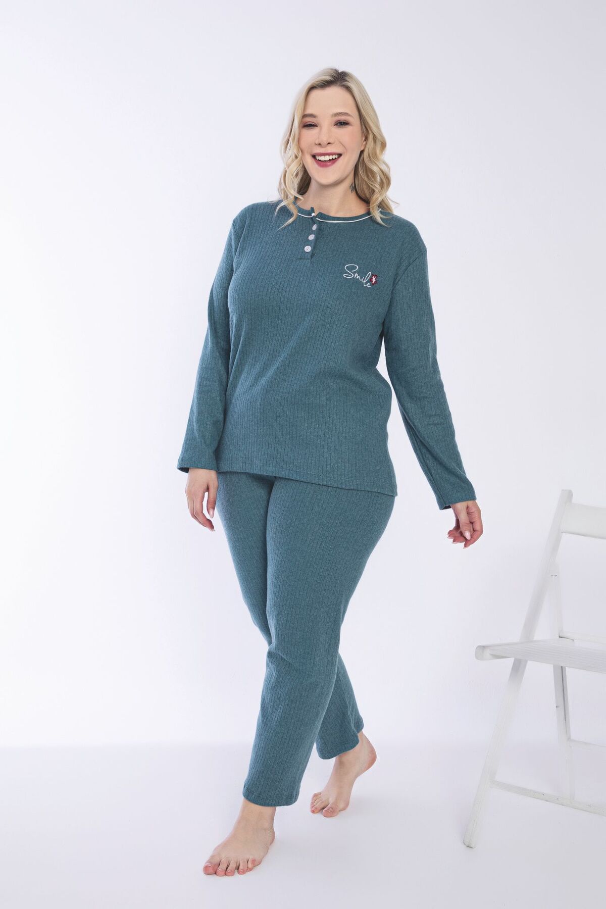 Temporium Kadın Kışlık Petrol Mavisi Büyük Beden Yakası Düğmeli Uzun Kollu İnterlok Pijama Takımı
