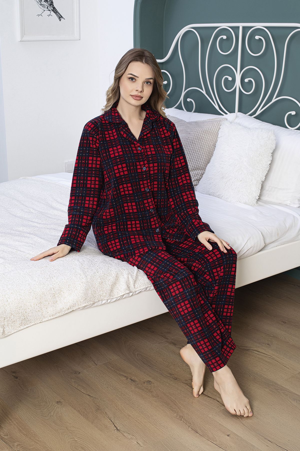 MİRELLA Kadın Desenli Önden Düğmeli Uzun Kollu Polar Peluş Kumaş Kışlık Sıcak Tutan Pijama Takımı