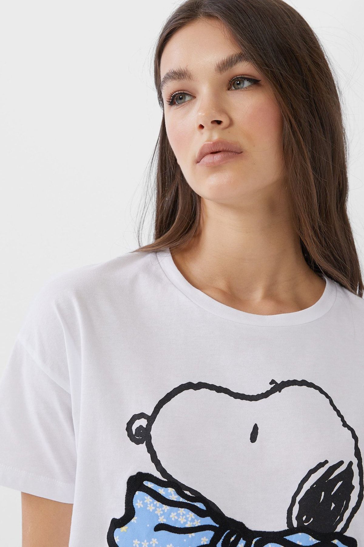 Stradivarius Kadın Beyaz Orijinal Snoopy Baskılı T-Shirt 02602511