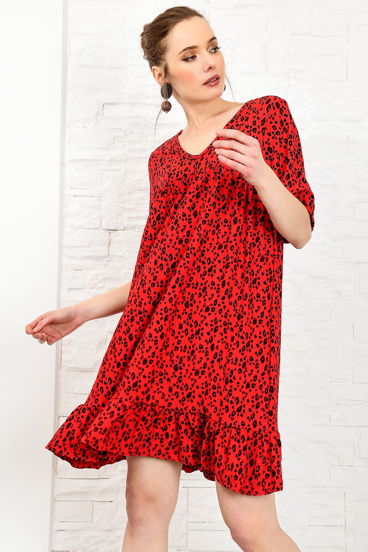 Trend Alaçatı Stili Kadın Kırmızı V Yaka Eteği Volanlı Crep Örme Elbise ALC-020-050