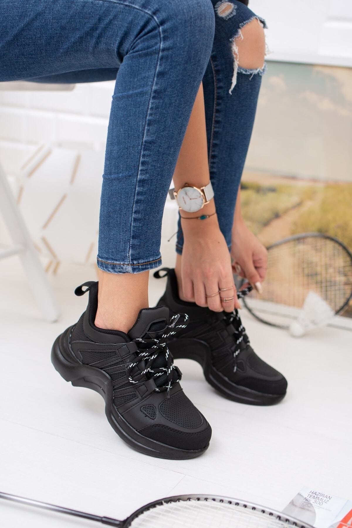 Huella Siyah Topuklu Rahat Spor Ayakkabı