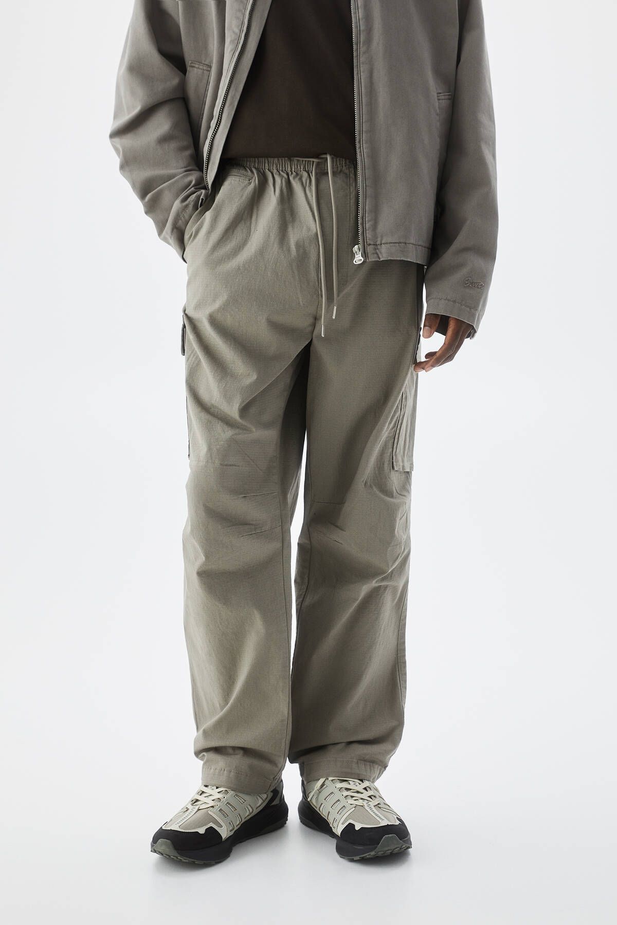 Pull & Bear Elastik belli yırtılmaz kumaş kargo pantolon