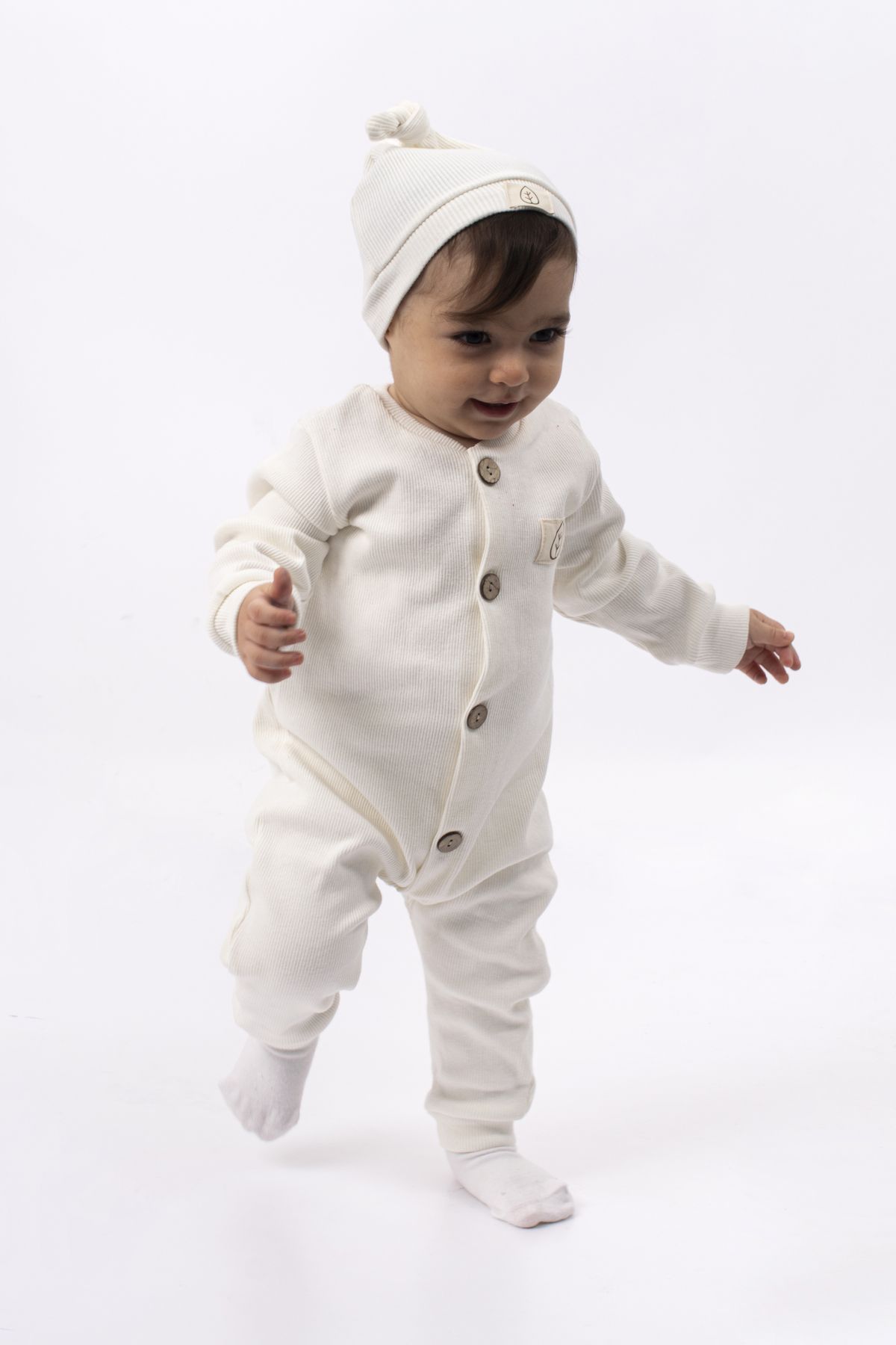 Bubito Unisex Tahta Düğme Görselli Şapkalı Şık Bebek Tulum-beyaz