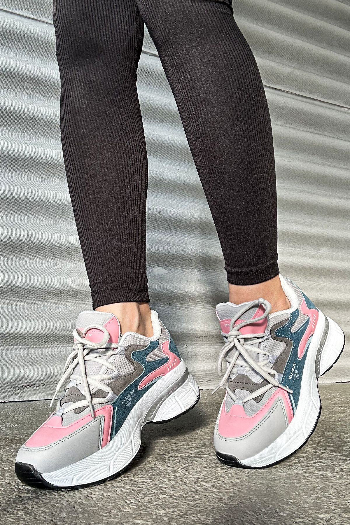 SOLAZER Kadın Pembe-Gri Ortopedik Tabanlı Günlük Spor Ayakkabı