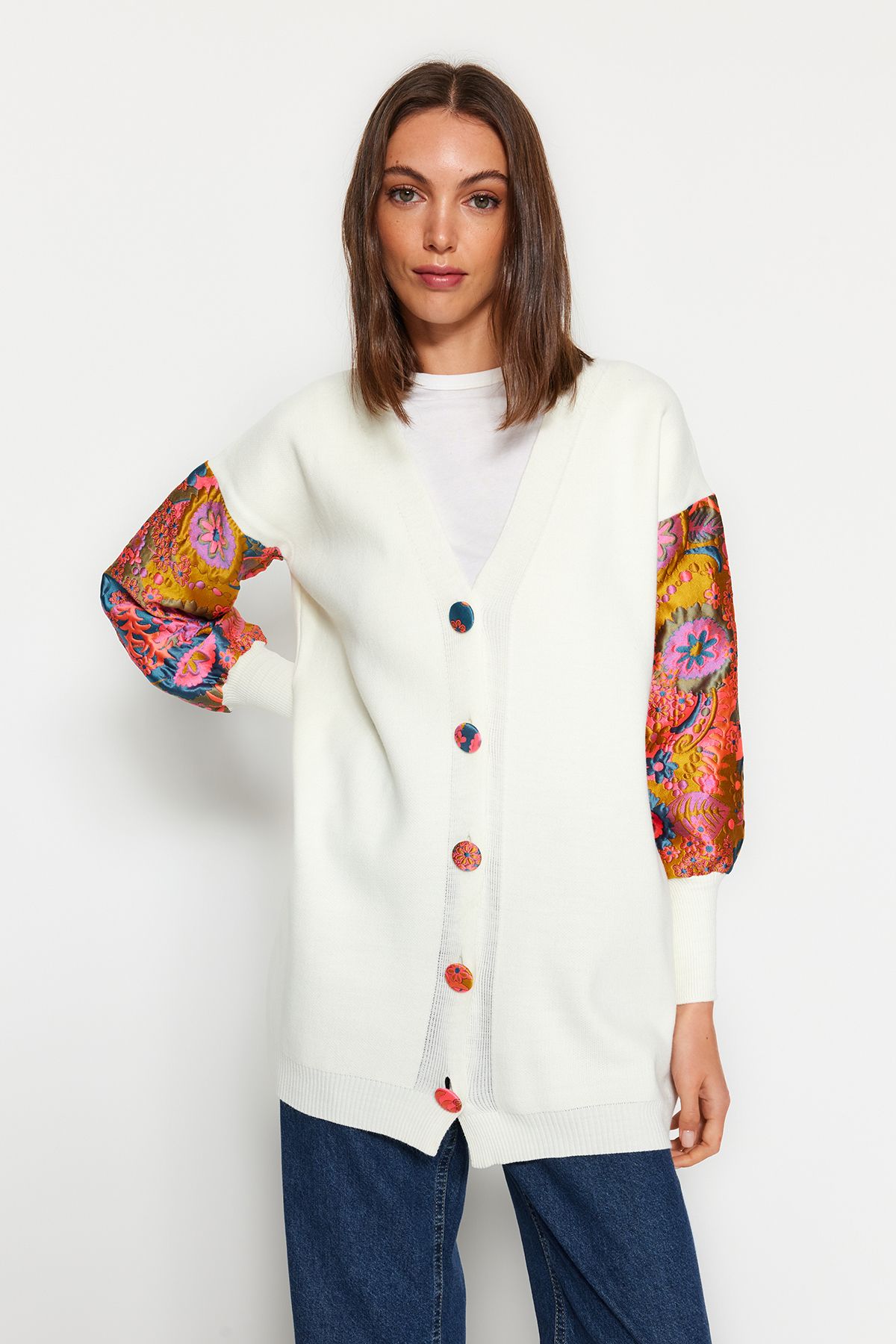 TRENDYOL MODEST Ekru Kolları Desenli Rahat Kalıp Triko Hırka TCTAW24TH00086