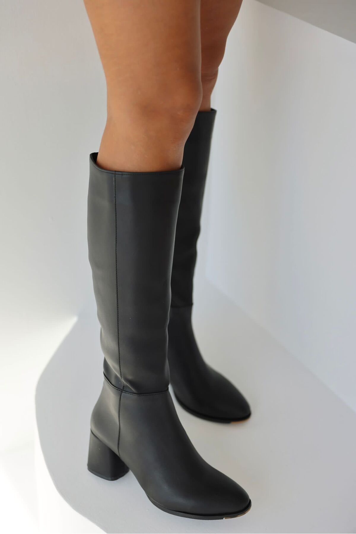 selinshoes Ashley Fermuarlı Topuklu Kadın Çizme - SİYAH