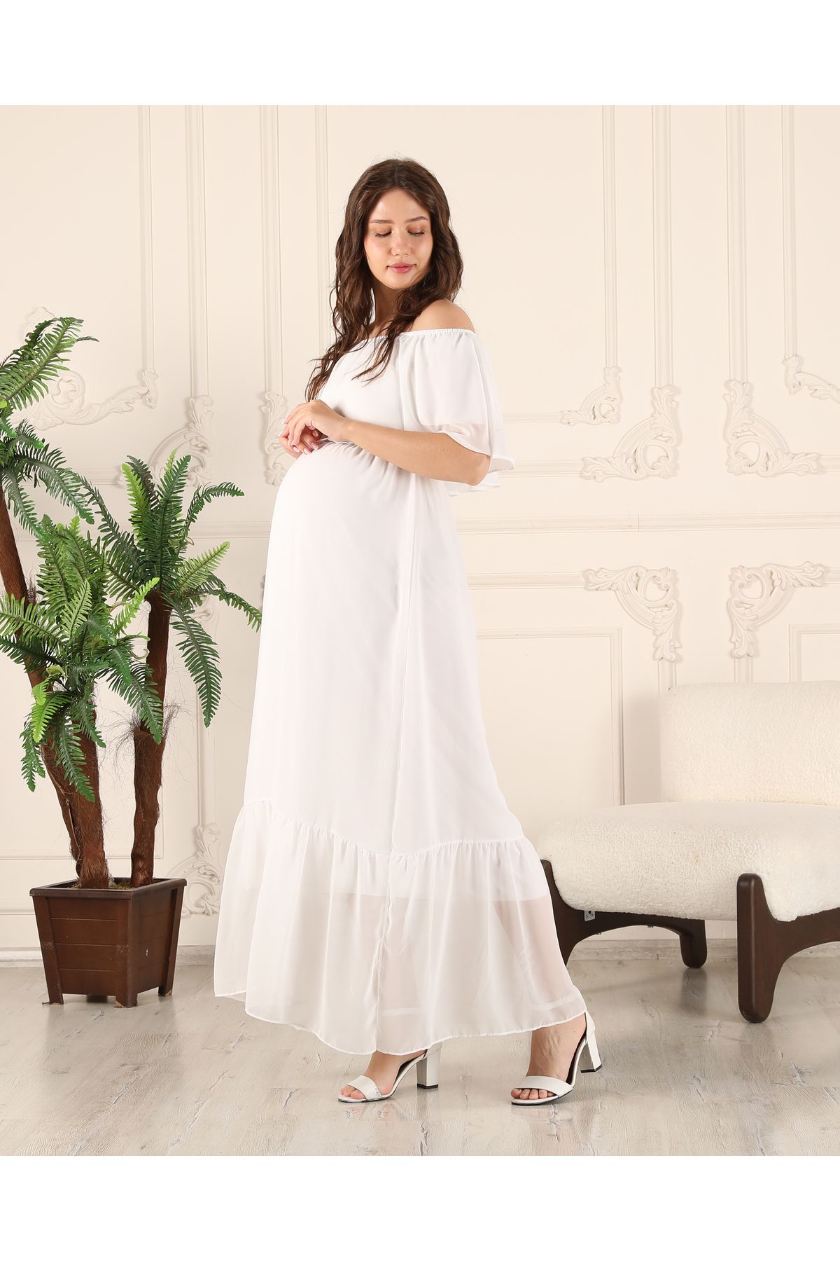Azra Style Carmen Yaka Hamile Beyaz Eteği Fırfırlı Uzun Şifon Elbise