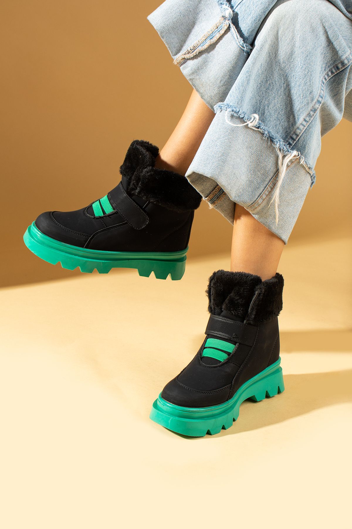 Ege's Shoes Çocuk Siyah Yeşil İçi Kürklü Çırtlı Rahat Taban Bot