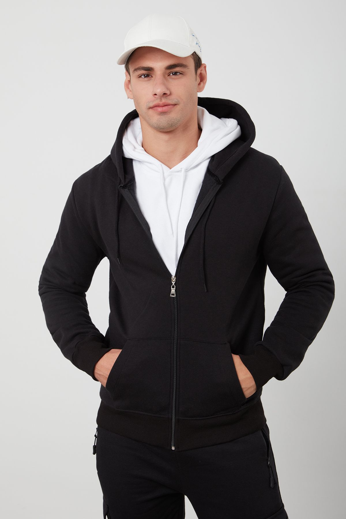 Tena Moda Erkek Siyah Kapüşonlu Fermuarlı Şardonlu Basic Sweatshirt