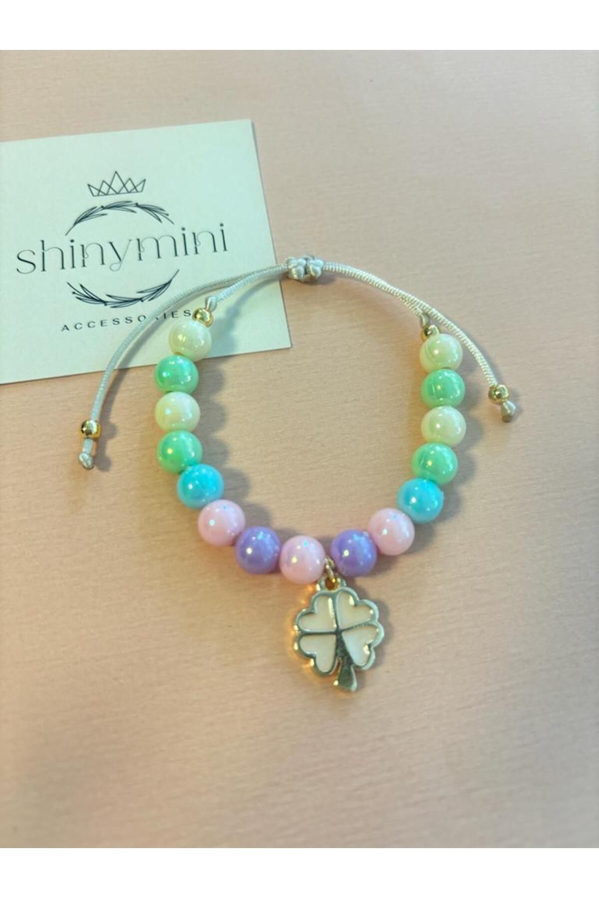 shinymini accessories Özel Tasarım Kız Çocuk Yonca Detaylı Renkli Boncuk Ayarlanabilir İpli Bileklik