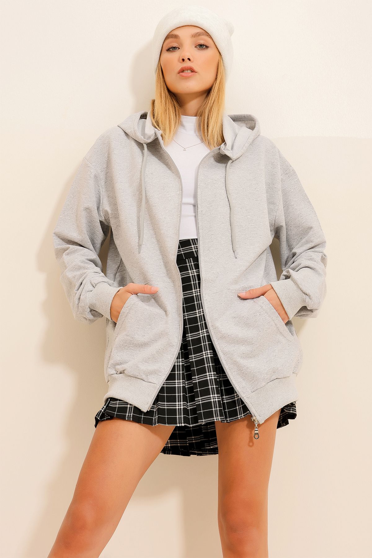 Trend Alaçatı Stili Kadın Gri Kapüşonlu Çift Cepli Fermuarlı Mevsimlik Sweatshirt ALC-667-001