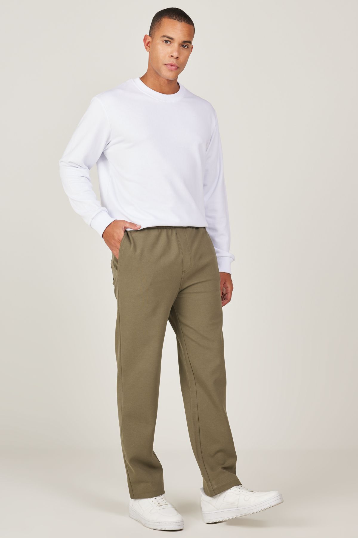 AC&Co / Altınyıldız Classics Erkek Haki Standart Fit Normal Kesim Pamuklu Beli Bağlamalı Yan Cepli Jogger Örme Pantolon