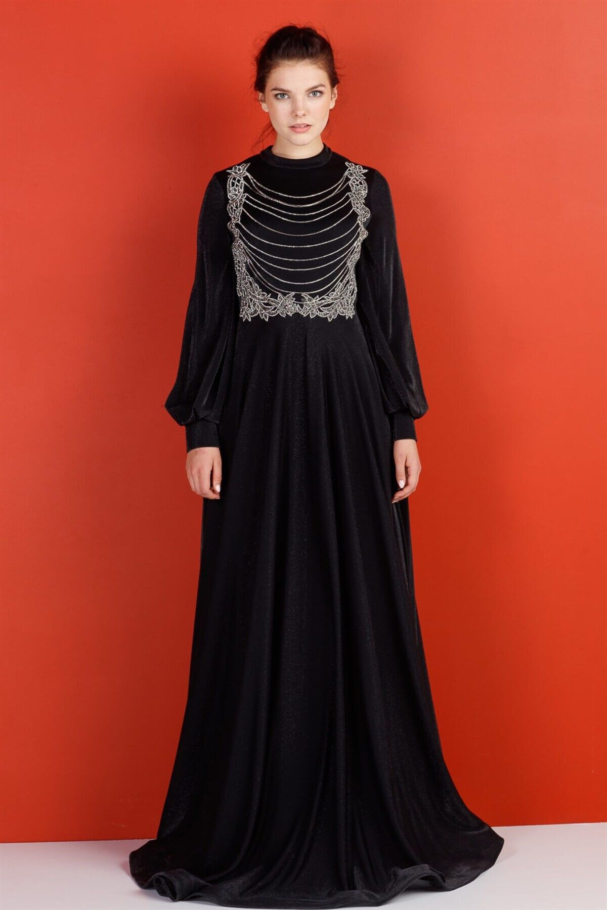 Esswaap Siyah - Önü Taş Işlemeli Eteği Kiloş Geniş Manşetli Abiye Elbise