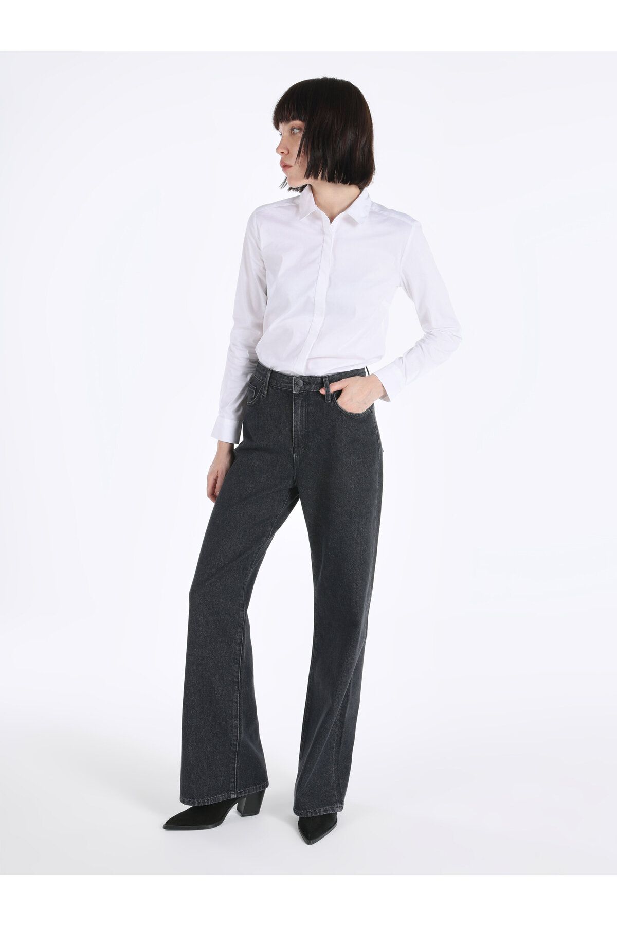 Colin’s 970 Berry Regular Fit Yüksek Bel Geniş Paça Beyaz Kadın Pantolon