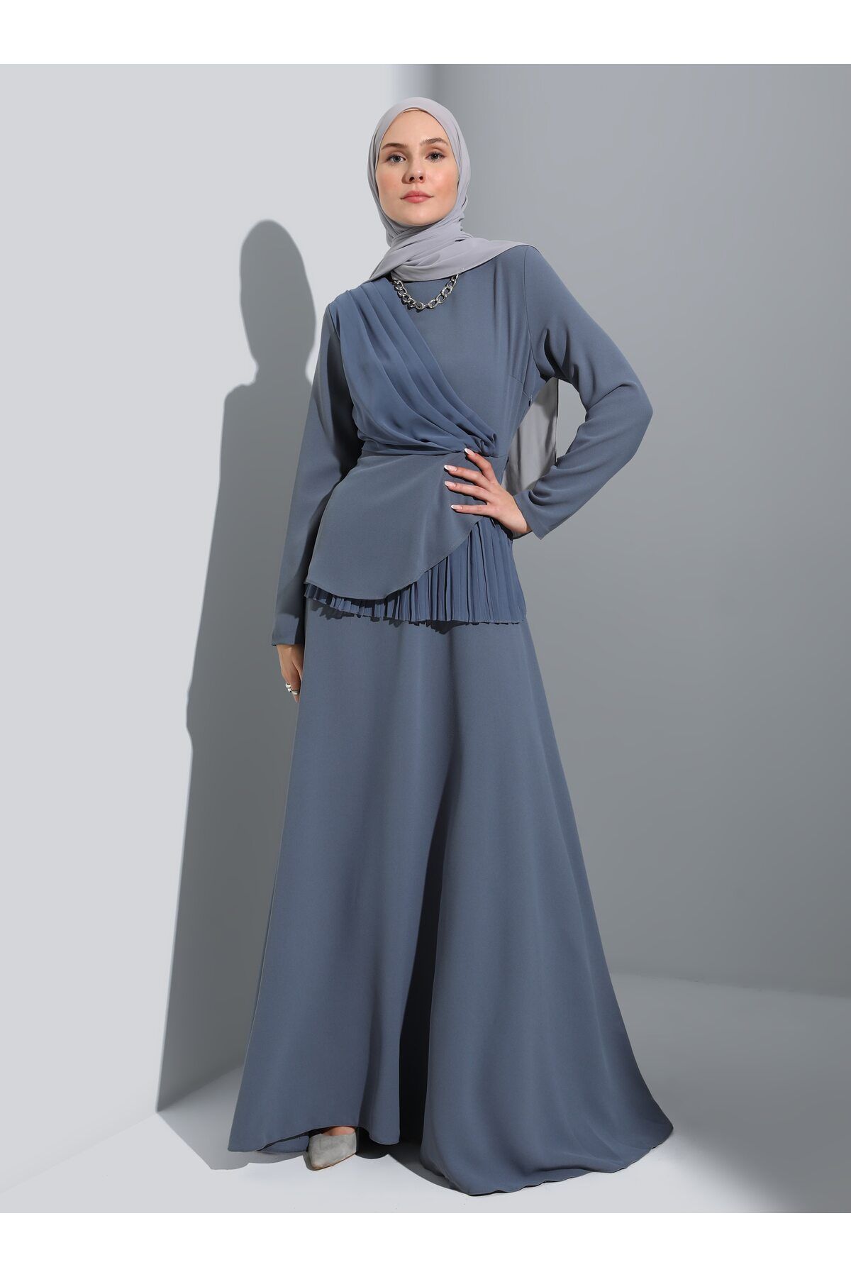 Refka Şifon Pilise Detaylı Tesettür Abiye Elbise - Antrasit - Woman