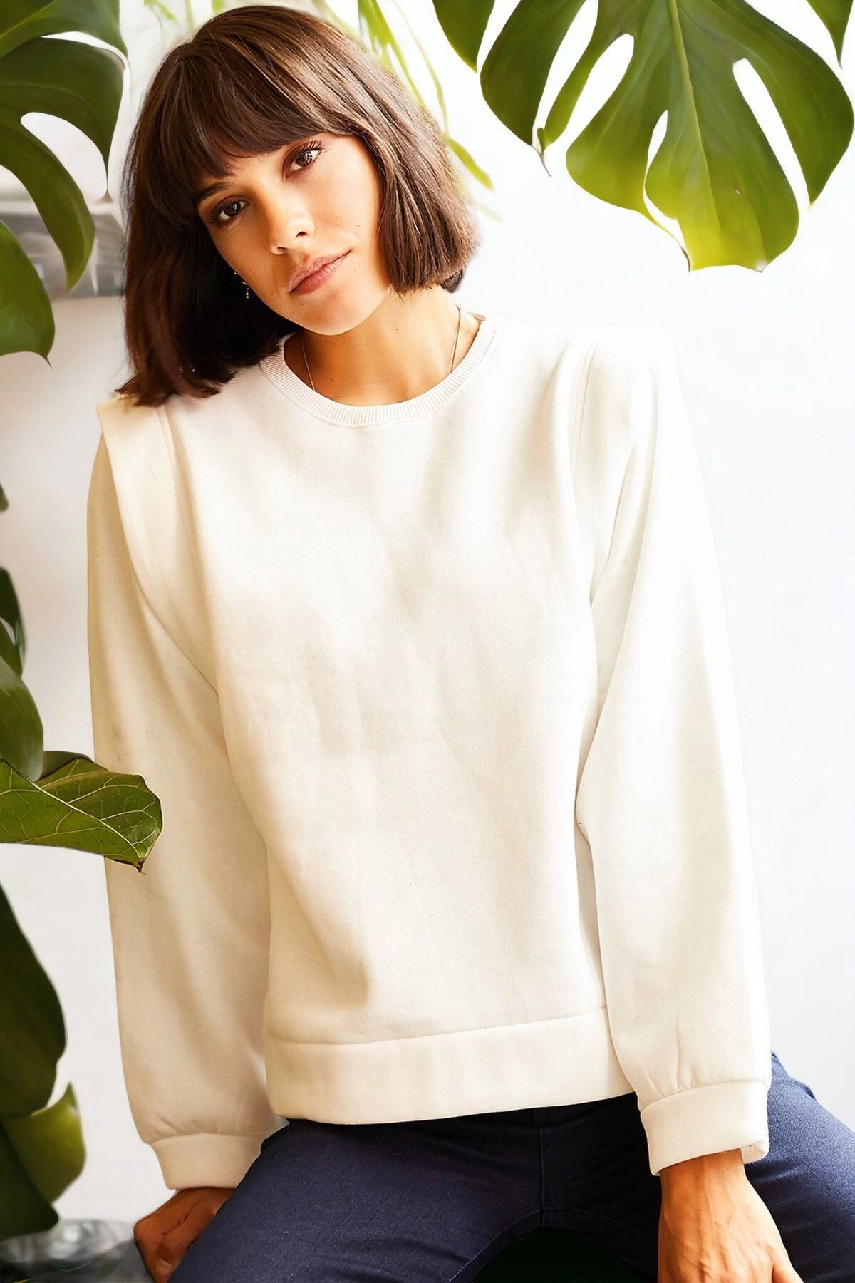 New Laviva Kadın Beyaz Yuvarlak Yaka Uzun Kol Omuz Detaylı Vatkalı Oversize Kesim Standart Boy Sweatshirt
