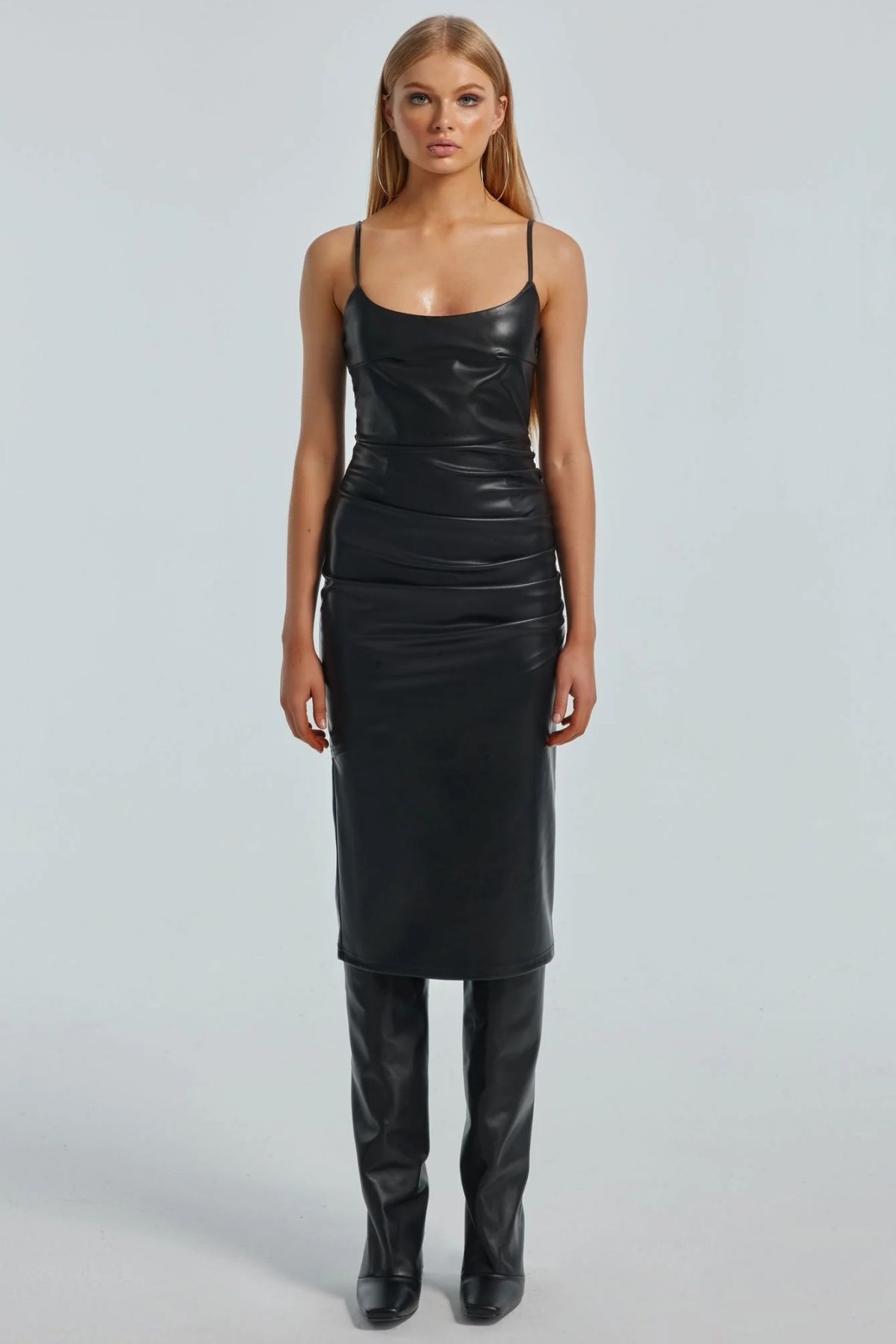 World Fashion Trends Büzgülü Esnek Askılı Siyah Suni Deri Elbise