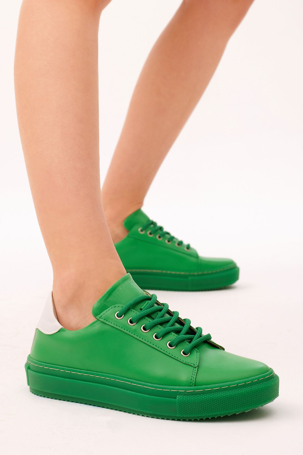 Tonny Black Kadın Çimen Yeşili Rahat Kalıp Kuzu Derisi Bağcıklı Sneaker