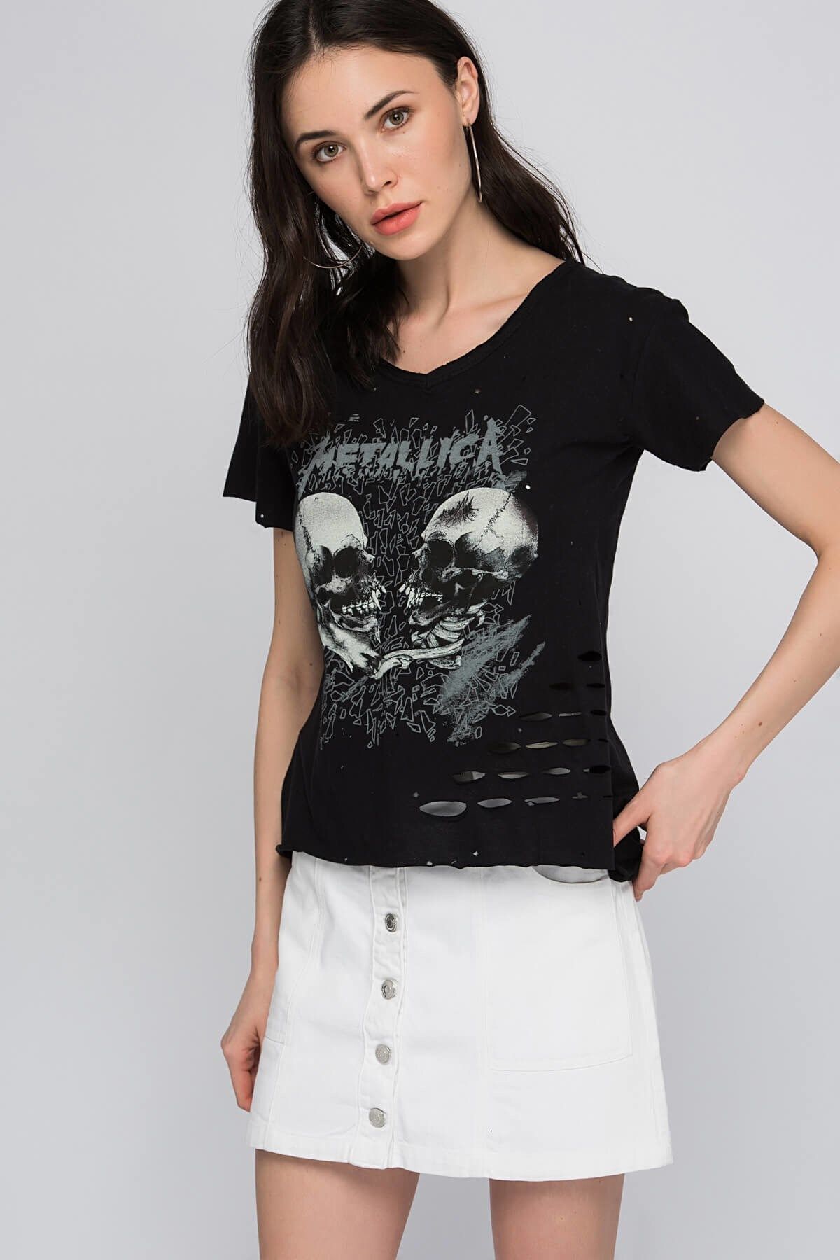 Cotton Mood 8151501 V Yaka Kurukafa Baskılı Lazer Kesimli T.shirt Sıyah