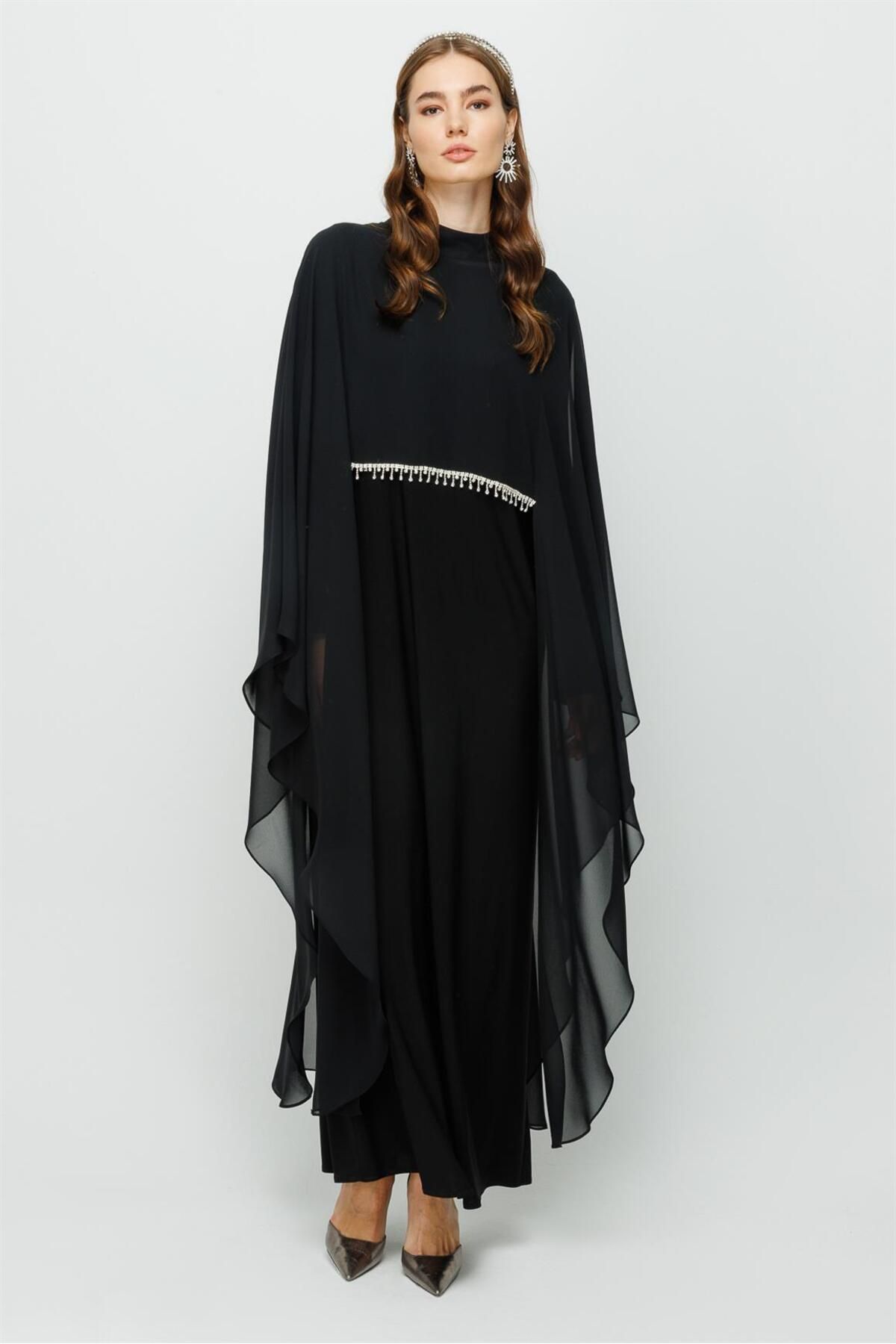 Esswaap Taş Detaylı Şifon Pelerinli Sandy Elbiseli Takım Siyah